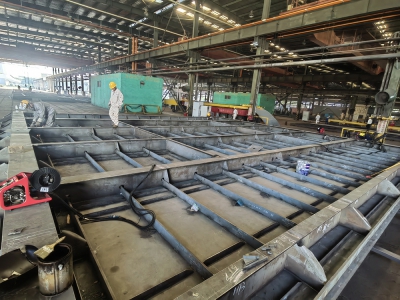 切割、滾裝部件制作車(chē)間